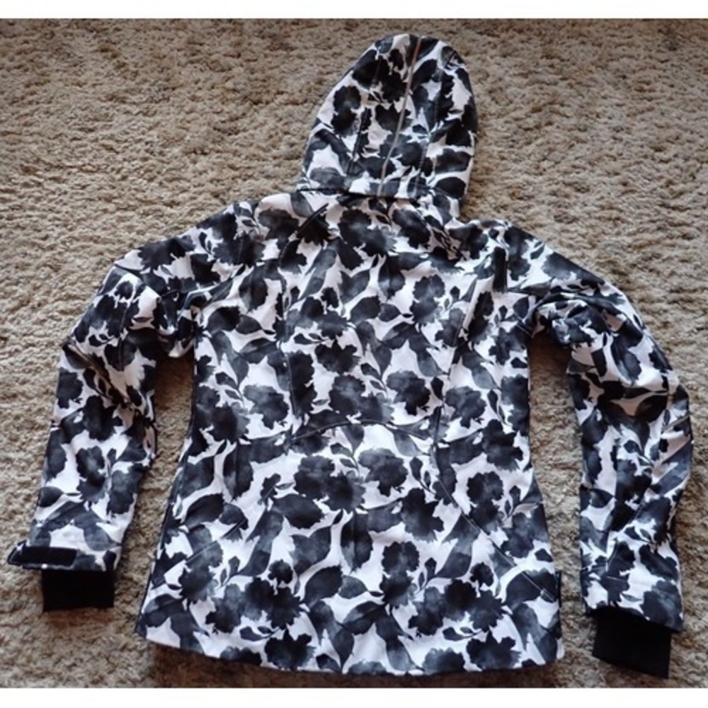 Obermeyer Ski Jacket Women Size 4 Black White Excellent Floral Hooded Winter - Picture 4 of 14